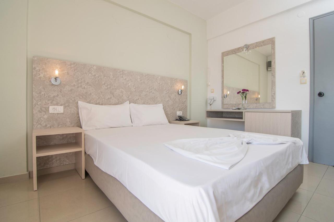 Megim Hotel Palaiochora Eksteriør billede